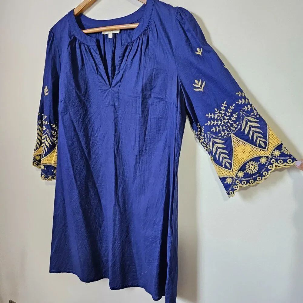 LIKE NEW UMGEE ELECTRIC BLUE SPLIT V NECK EMBROIDERED SLEEVES SHORT DRESS L